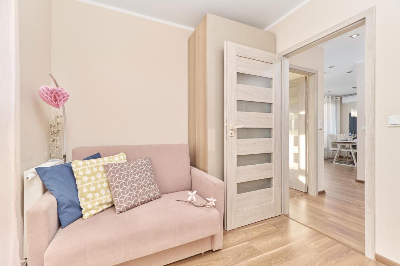 Apartment Wroclaw Krakowska With Balcony And Free Garage By Noclegi Renters Ngoại thất bức ảnh