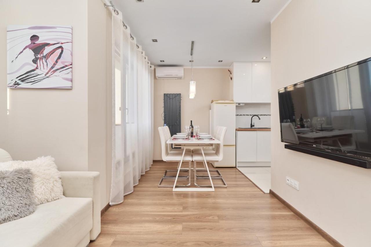 Apartment Wroclaw Krakowska With Balcony And Free Garage By Noclegi Renters Ngoại thất bức ảnh